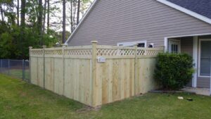 Dublin Wood Privacy Fence with Lattice Top