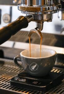 Copy of Pulling espresso shot 2