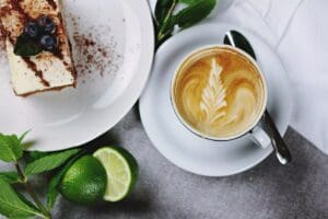 495364298Latte with design tiramisu limes white plates