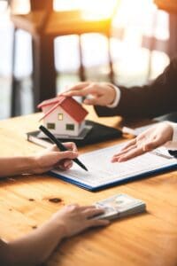 Real,Estate,Investment,Ideas,And,Sign,A,Contract