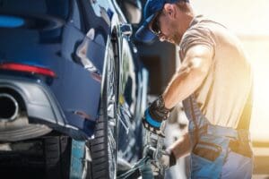 Caucasian,Towing,Worker,Fastening,Broken,Vehicle,With,Tie,Down,Straps.