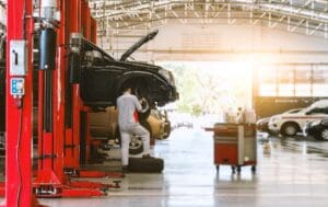 Black,Car,Repair,Station,With,Soft focus,And,Over,Light,In