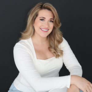 Lauren Headshot
